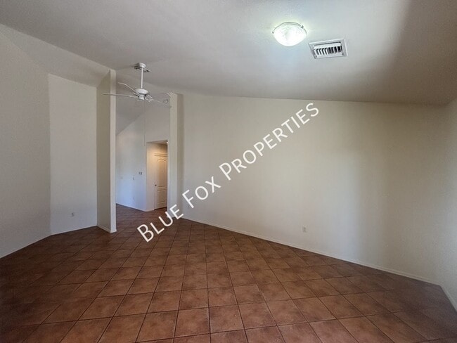 Building Photo - 270 E Shore Cliff Pl