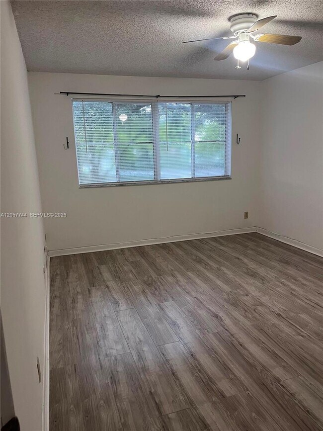 Building Photo - 9777 Westview Dr