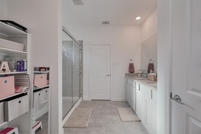 Building Photo - 21611 Shadowbrook Birch Dr