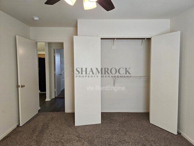 Building Photo - 10201 Lilac Ln