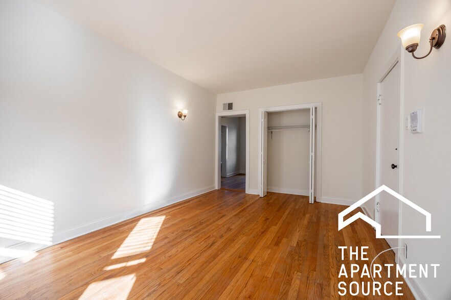 Building Photo - 4038 N Ashland Ave