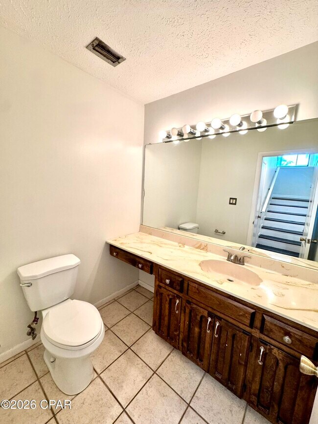 Building Photo - 300 Cherry St