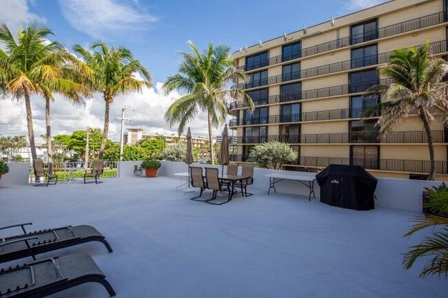 Building Photo - 4200 S Ocean Blvd