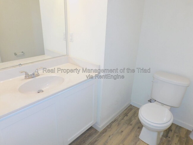 Building Photo - 719 Torbay Dr