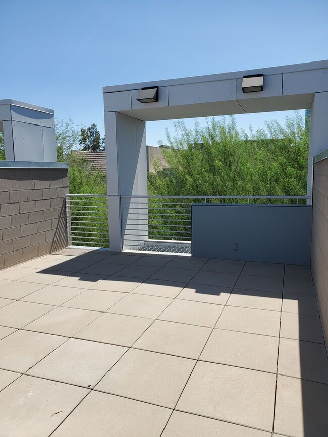 Building Photo - Townhome in Tempe