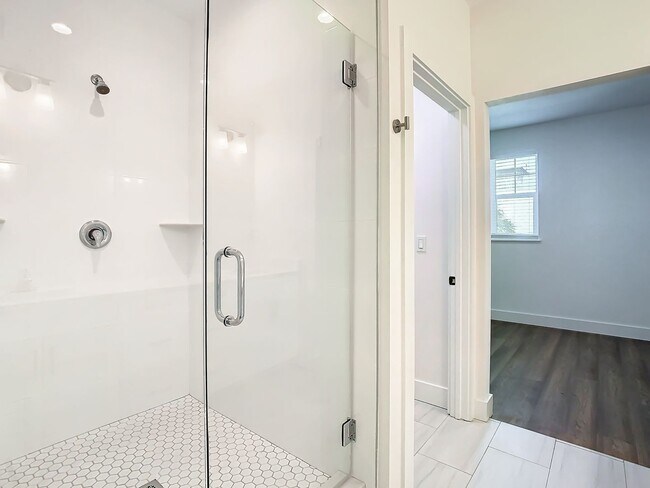 Building Photo - Brand New Constructed Townhouse in South Tampa - Available October 2024