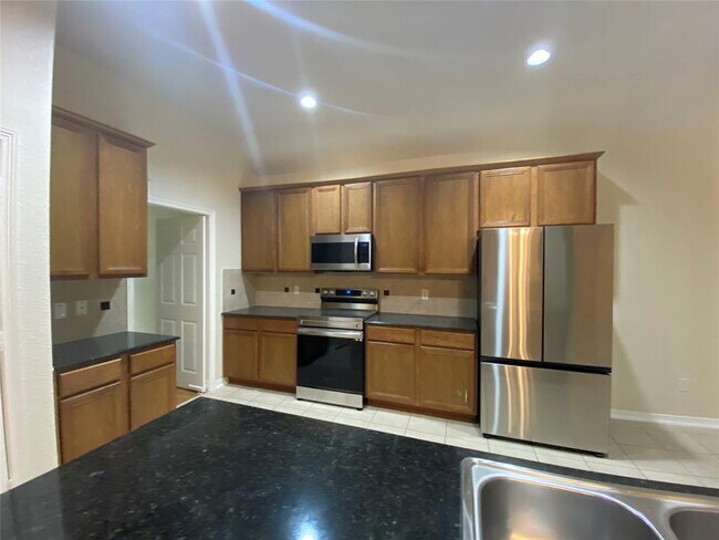 Building Photo - 6018 Sugar Bush Dr