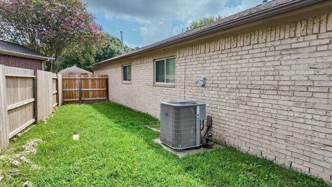 Building Photo - 5627 Postwood Green Ln