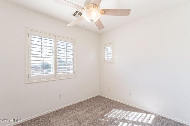 Building Photo - Lifestyle and convenience all in one!
