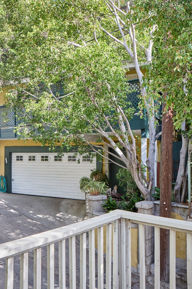 Building Photo - 6148 Glen Holly St