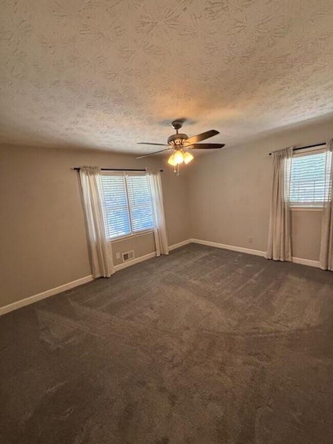 Building Photo - Beautifully Renovated 3-Bedroom, 2-Bath Ranch Home on Full Basement!