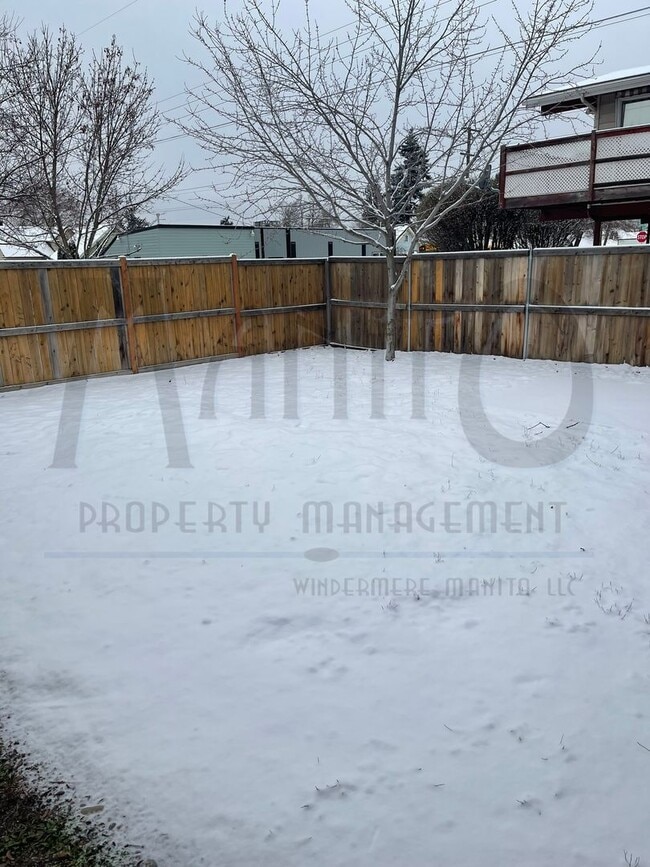 Building Photo - **COMING SOON** Large Clean Duplex