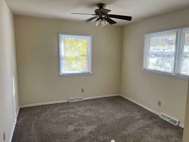 Building Photo - 929 Greenbrier Rd