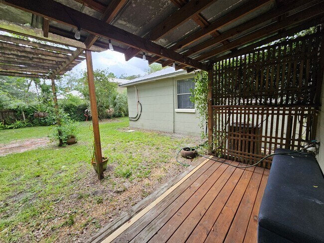 Building Photo - 2 Bedroom/2 Bath home near Duck Pond and Citizens Field