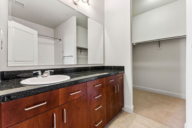 Building Photo - Penthouse level Condo in Greenwood Village!