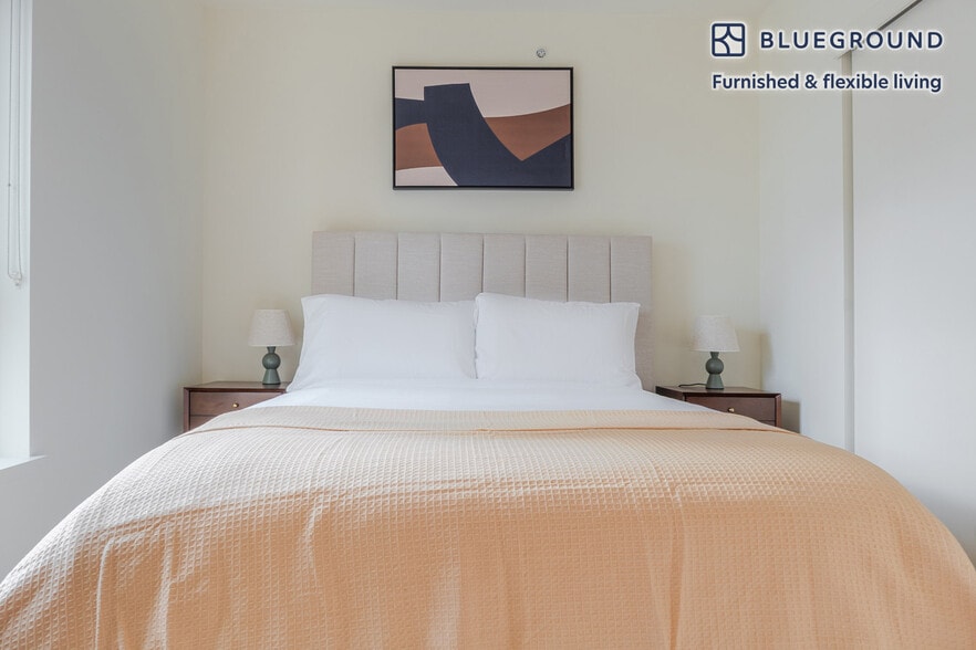 Building Photo - 10349 NE 10th St