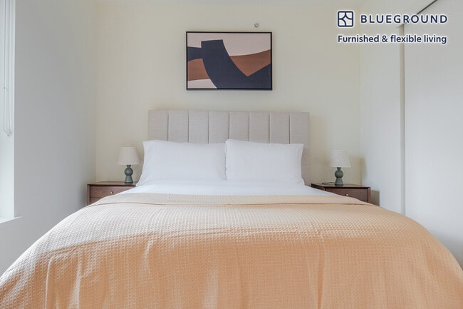 Building Photo - 10301 NE 10th St