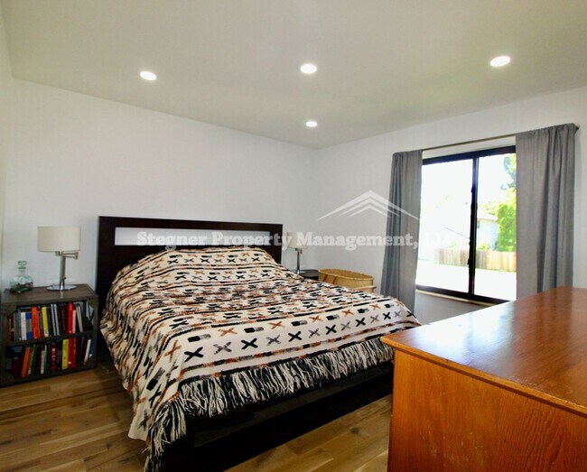 Building Photo - Incredible Updated Home