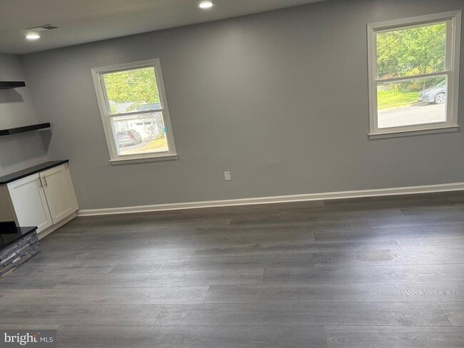 Building Photo - 7810 Newington Woods Dr