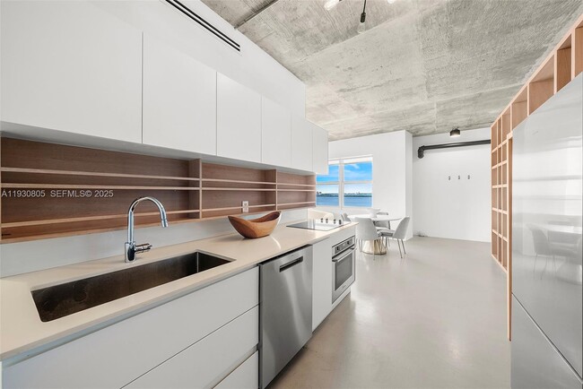 Building Photo - 3 Island Ave