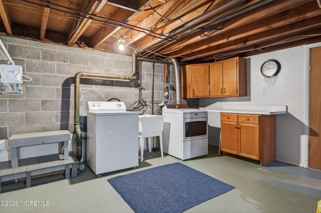 Building Photo - 29 Demmert Ave