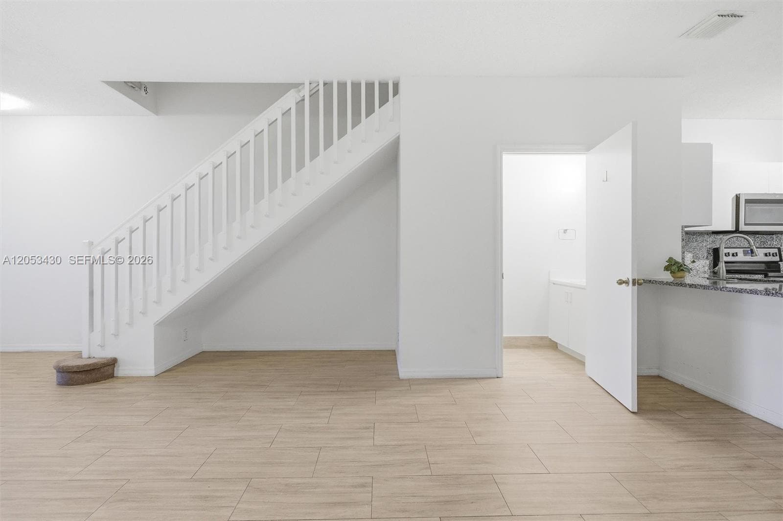 Building Photo - 2066 Madeira Dr