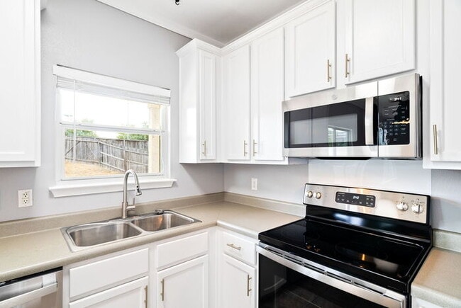 Building Photo - 2735 Encino River