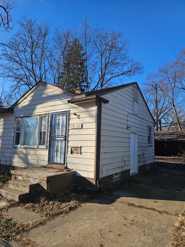 Building Photo - 2 bedroom Westside Home