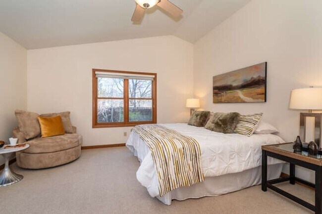 Building Photo - Online for roommate application ONLY