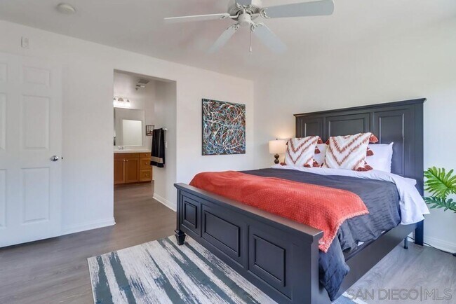 Building Photo - Tri-Level Townhome Condo for Rent – 2 Bed,...