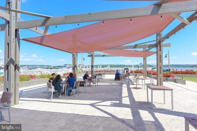 Building Photo - 700 Kahn Pl