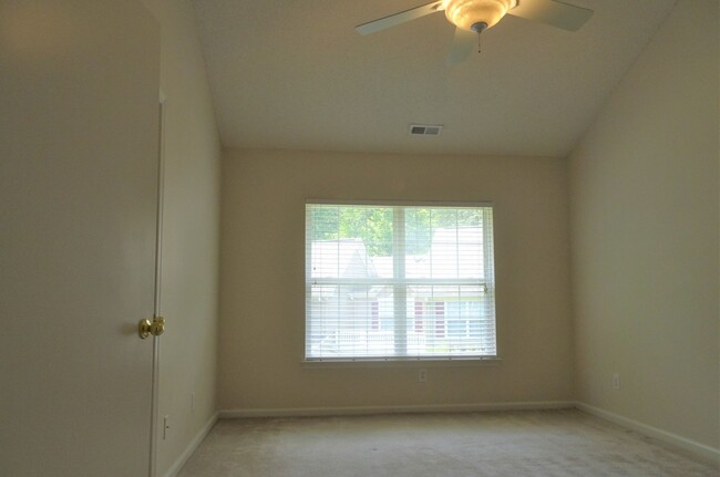 Building Photo - 2 Bedroom 2 bath rental in Bristol Commons...