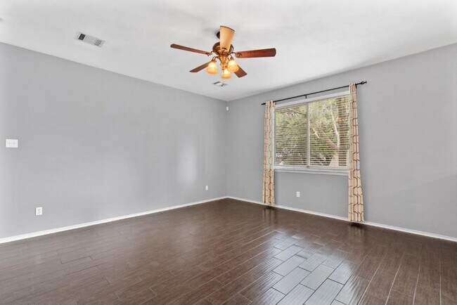 Building Photo - 2704 Greenlee Dr