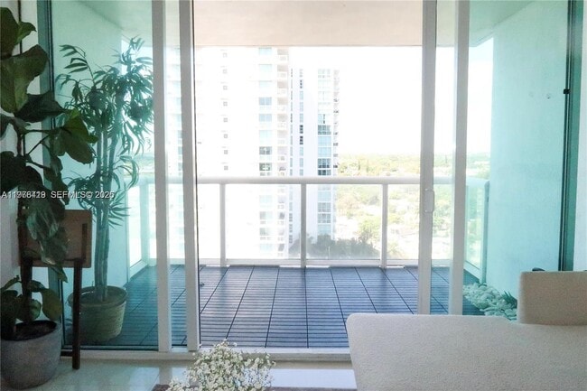 Building Photo - 1861 NW S River Dr