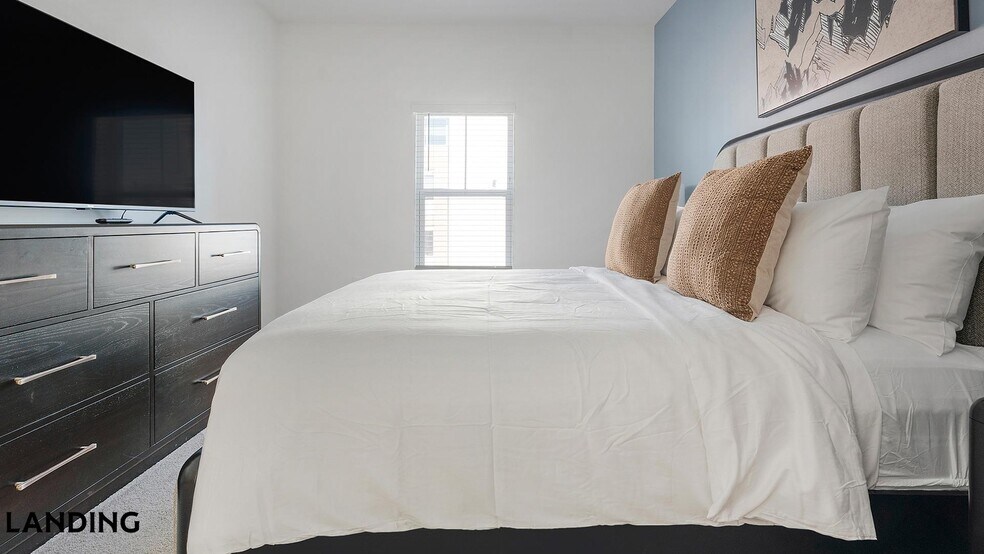 Building Photo - 6000 Front St