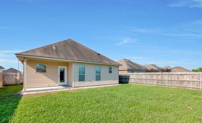 Building Photo - 102 Sabine Dr