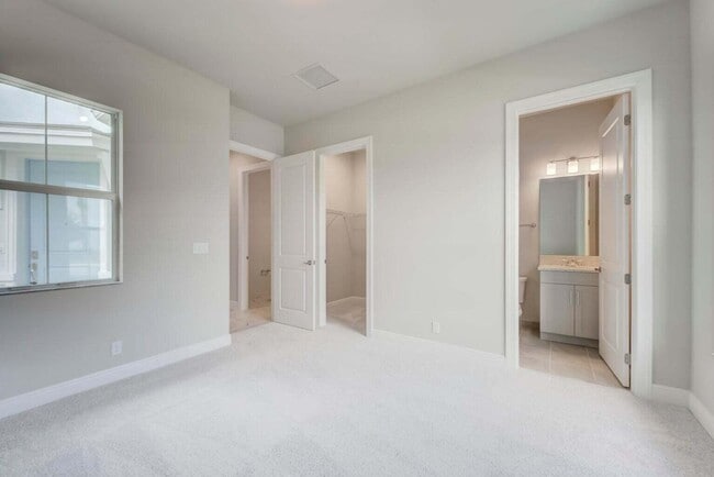 Building Photo - 9296 Crestview Cir