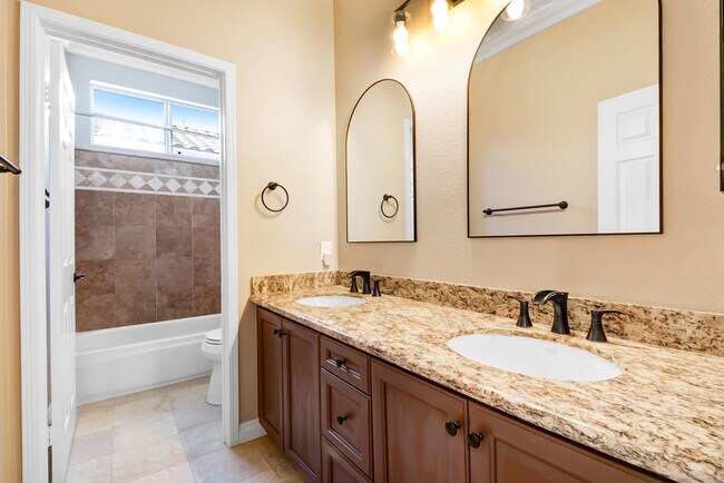 Building Photo - 27452 Avanti Dr