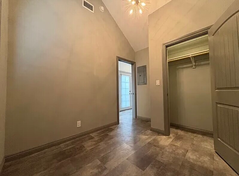 Building Photo - 1714 N Lincoln St