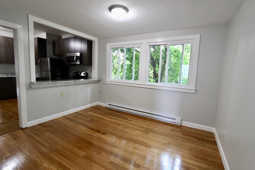 Building Photo - 94 E Cottage St