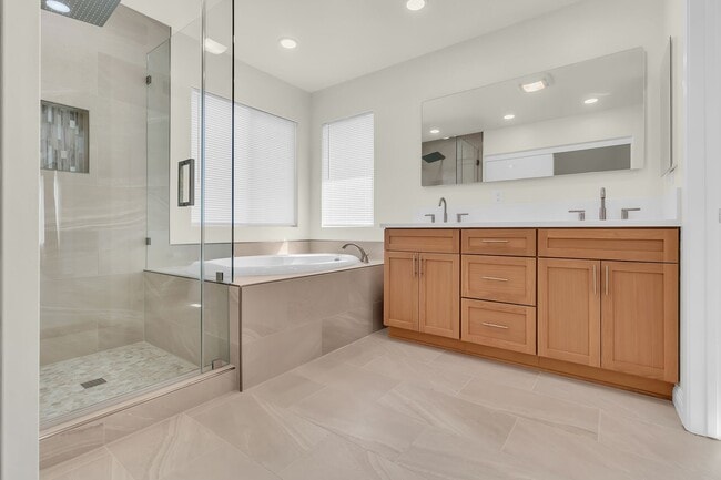 Building Photo - 6826 E Horizon Dr