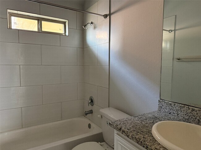 Building Photo - 4509 Larkspur St