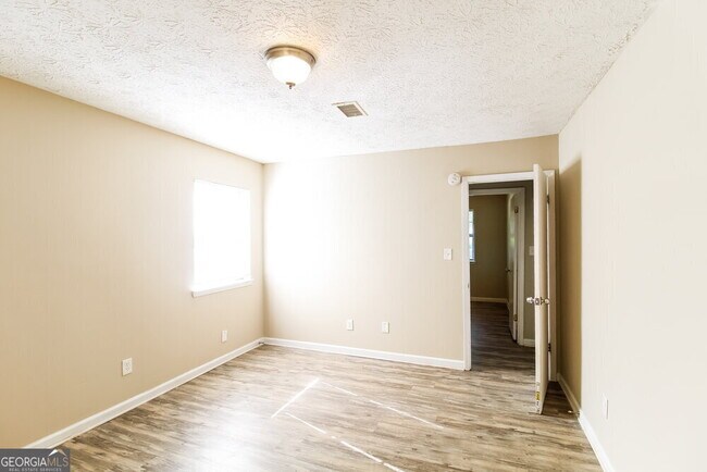 Building Photo - 5531 Mallard Trail