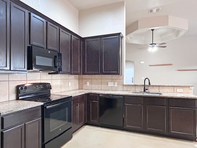 Building Photo - Beautiful Duplex Home In New Braunfels