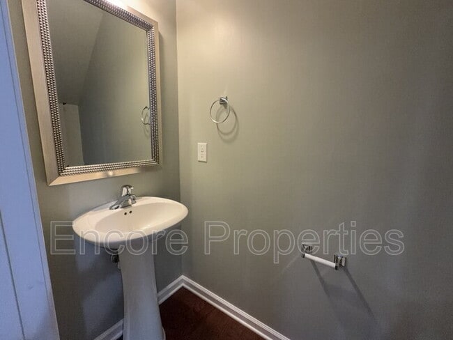 Building Photo - 1200 Grace Point Rd