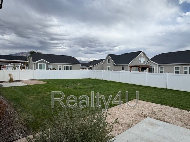 Building Photo - 1433 Dairy Ln