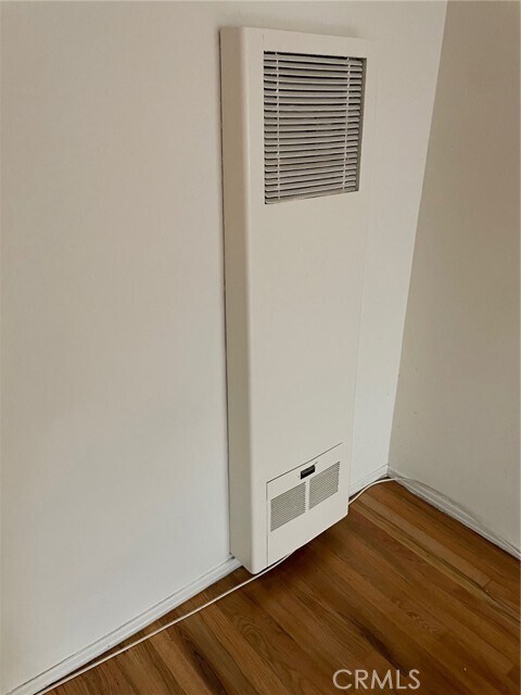 Building Photo - 1433 N Bronson Ave