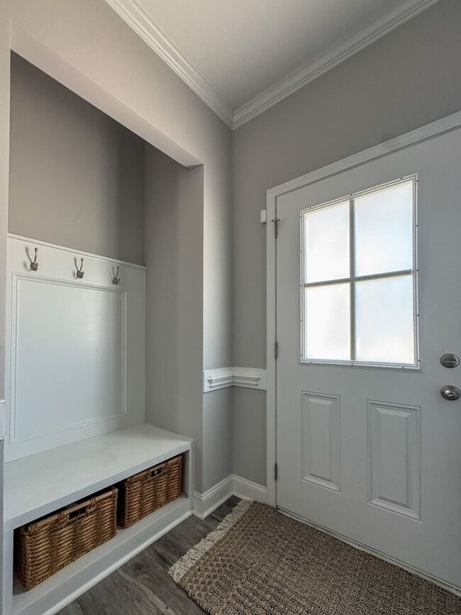 Building Photo - Spacious 4 Bed 3 Bed Home in Pine Forest School District