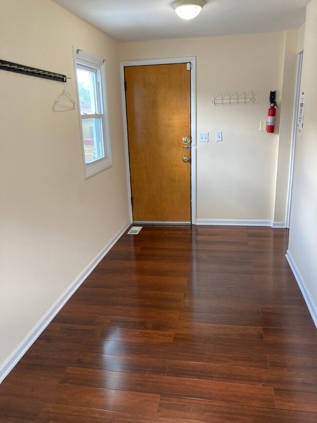 Building Photo - 4830 N Tripp Ave