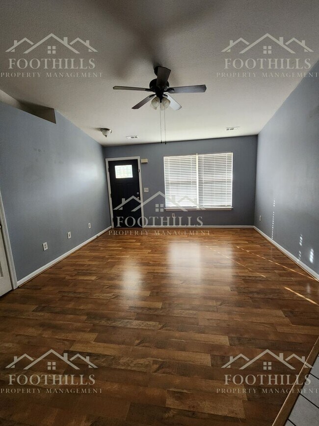 Building Photo - 438 Old Colony Rd